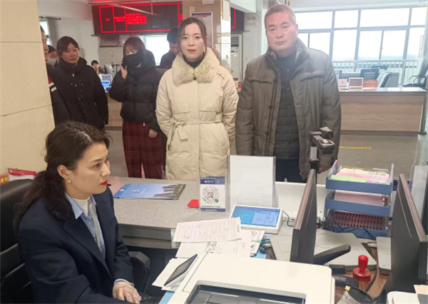 柘城县首例存量房“带押过户”业务在 县政务服务大厅成功办理