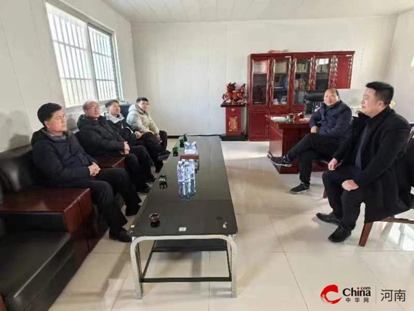 ​国家特色淡水鱼产业技术体系岗位专家 河南省水产科学研究院副院长吕军莅临西平指导工作