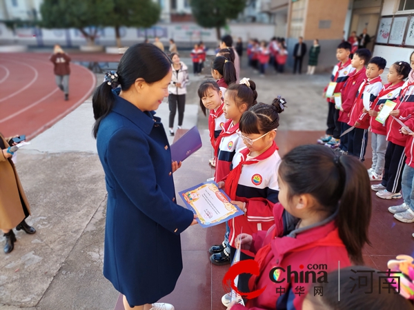 驻马店市第十二小学举行英语书法大赛颁奖仪式