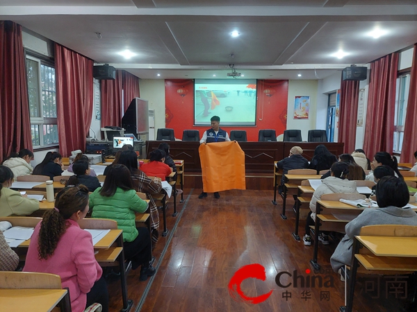 驻马店市第十二小学开展教职工消防知识培训