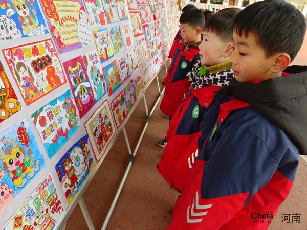 ​丹青溢彩辞旧岁 翰墨流韵迎新年——西平县第三小学开展“迎元旦”书画展